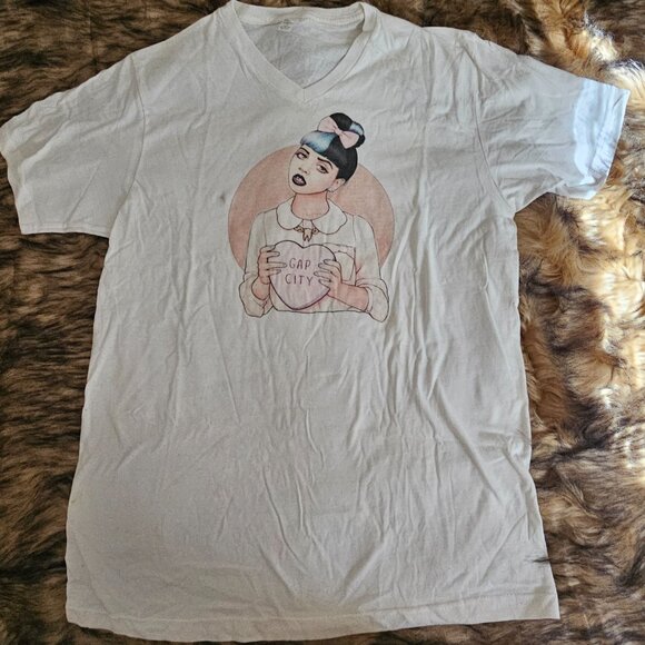 Melanie Martinez 2015 Gap City 1st Tour Autographed Signed Shirt - Picture 4 of 9